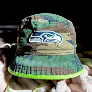 New Era NFL Seattle Seahawks Camo Bucket Hat- size M